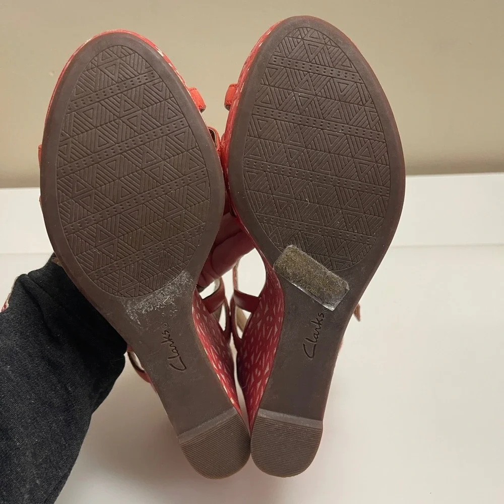 Clarks Wedge Sandals Size 7.5 Amelia Castle Coral Artisan Leather Platform Heels